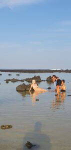 Detrás de cámara Maquillaje beauty editorial piel radiante campaña Meme Road Lanzarote Almudena Persa.